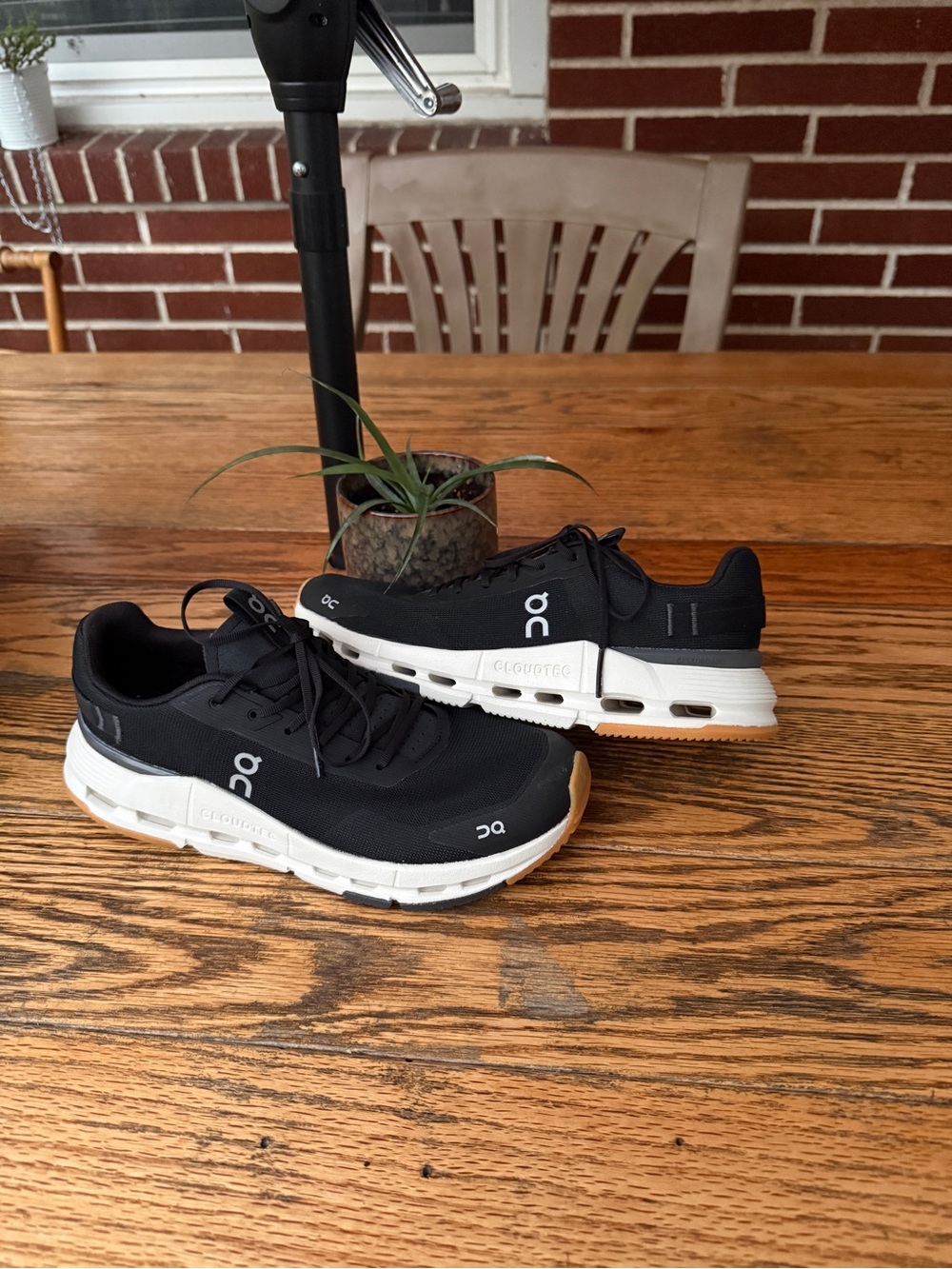 On Running Cloudnova Form 2 Black and White Running Shoes unisex